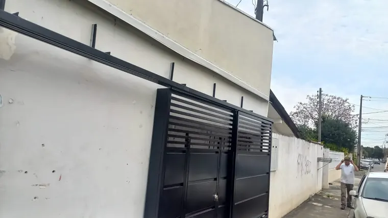 Portão metálico em trabalho da GF Aliança Serralheria