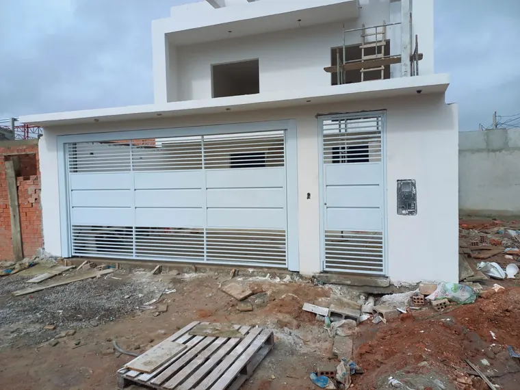 Portão metálico em trabalho da GF Aliança Serralheria