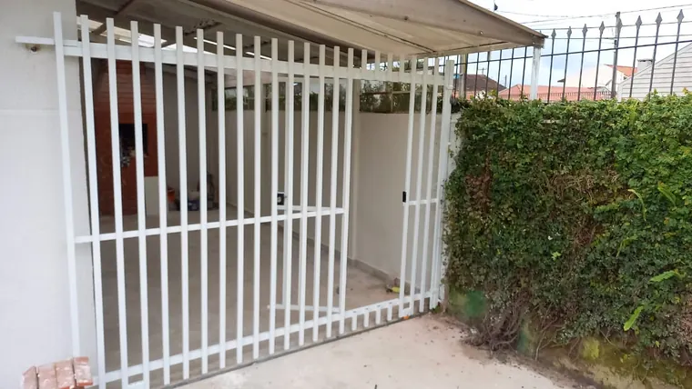Portão metálico em trabalho da GF Aliança Serralheria
